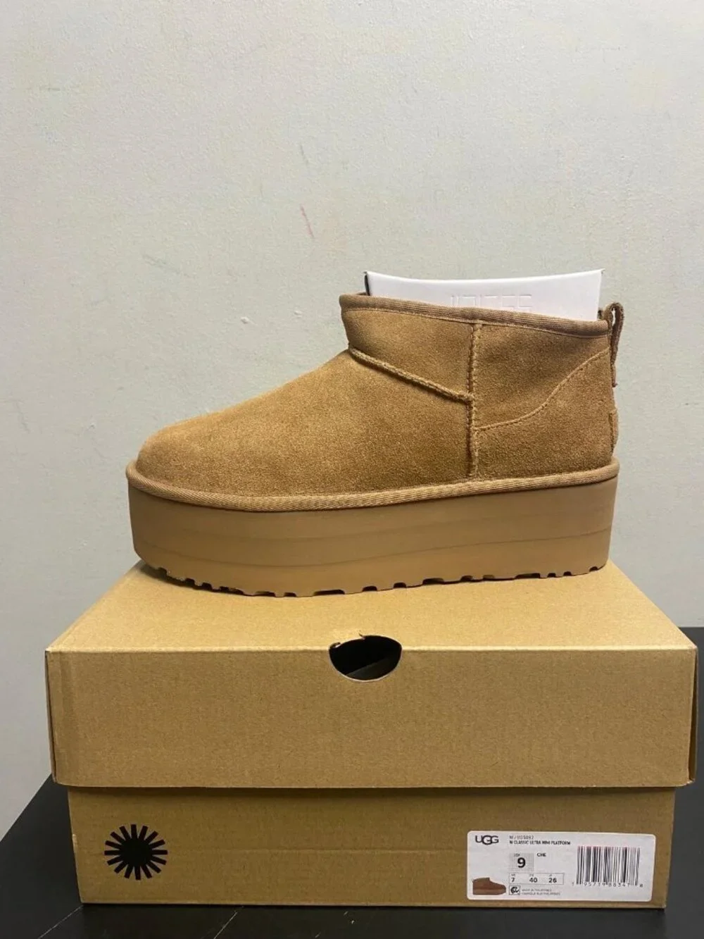 UGG Women's Classic Ultra Platform Chestnut